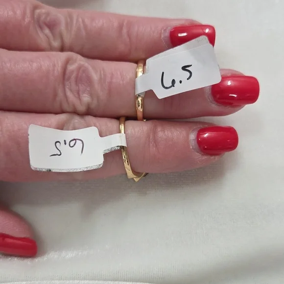 Lot of 2 Fashion Rings Gold Tone Blue & Peach Crystal Rings Rhinestones Elegant - Picture 5 of 6